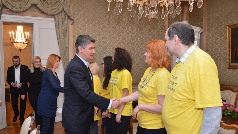 Predsjednik Vlade Milanović sastao se predstavnicima Gradanske inicijative „Pomozimo djeci s invaliditetom"